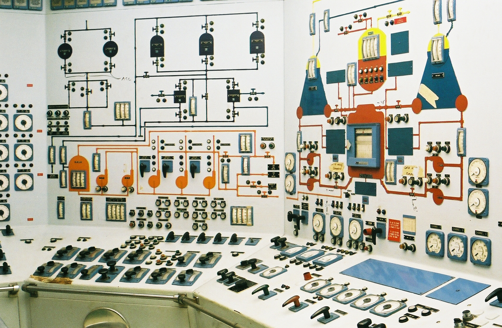 Nuclear_Ship_Savannah_-_Reactor_Control_Room_-_Center_and_Left_Panels